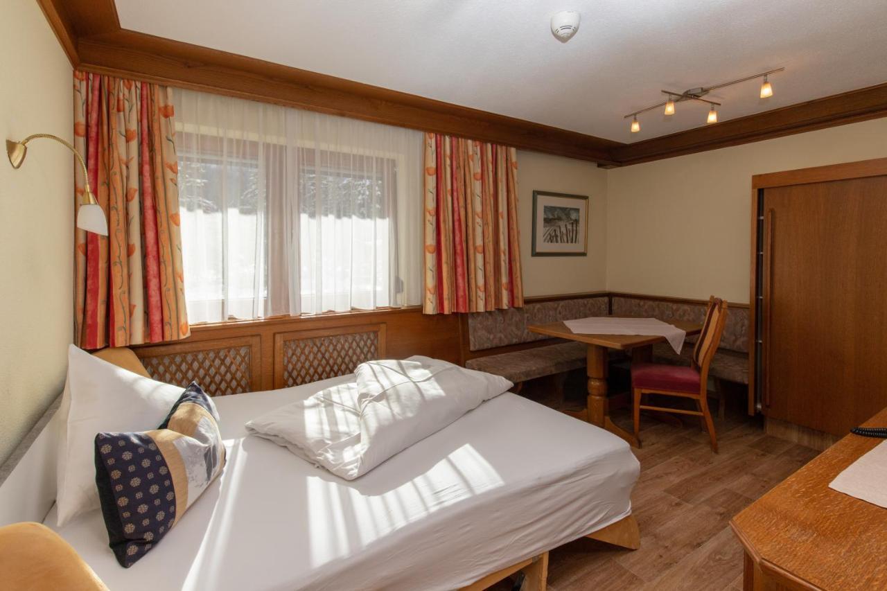 Kardona Hotel